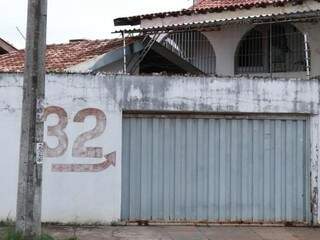Entrada da boate onde Luana, 26, foi morta a tiros pelo ex-marido na Vila Carvalho em Campo Grande (Foto: Henrique Kawaminami)