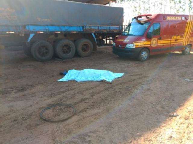 Durante calibragem, pneu de caminh&atilde;o estoura e mata motorista 