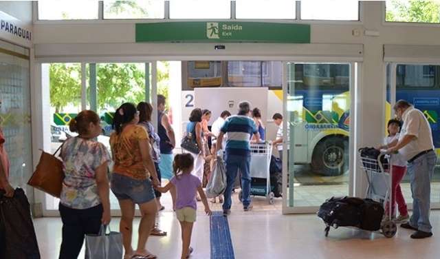 Passageiros se revoltam ap&oacute;s voo ser cancelado em Corumb&aacute;