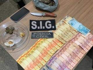 Dinheiro apreendido com os suspeitos nesta manhã (Foto: Chapadense News)