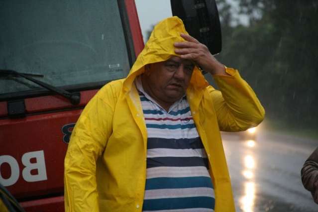 Carro capota e homem de 93 anos morre em acidente na BR-163