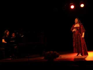 Edineide Dias canta “Recomendações”, de Babi de Oliveira. (Foto: Elverson Cardozo)