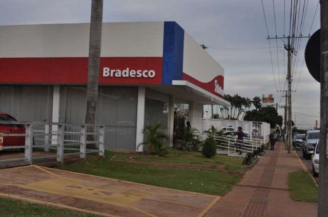Suposto roubo a banco mobiliza pol&iacute;cia ap&oacute;s pintor invadir ag&ecirc;ncia