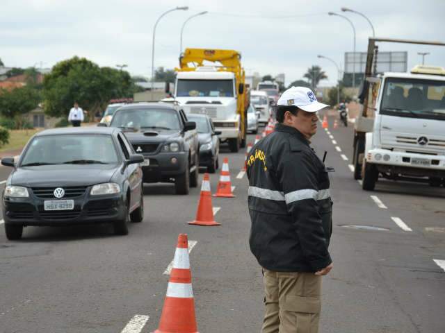  Agetran faz blitz na Salgado Filho com guincho e carro super guarda
