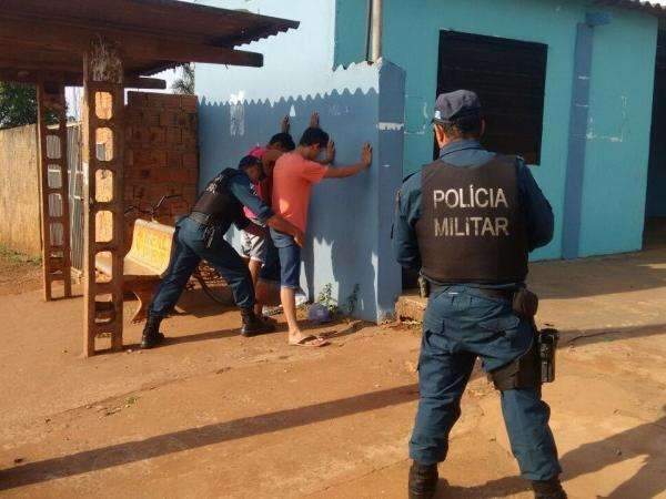 Opera&ccedil;&atilde;o da PM apreende armas e ve&iacute;culo durante abordagens em 15 bairros 