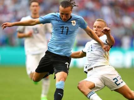 Uruguai vence os donos da casa e termina em primeiro no grupo A da Copa