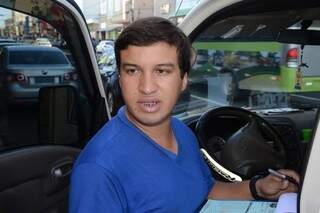 Paulo Roberto Vargas, motorista contabiliza aumento de 25 minutos em determinados trajetos. (Foto: Minamar Júnior)