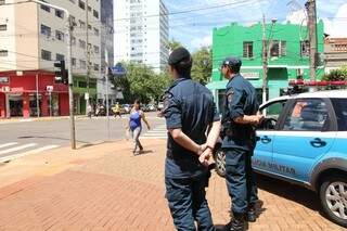 Policiais já fazem a segurança no centro de Campo Grande. (Foto: Marcos Ermínio)