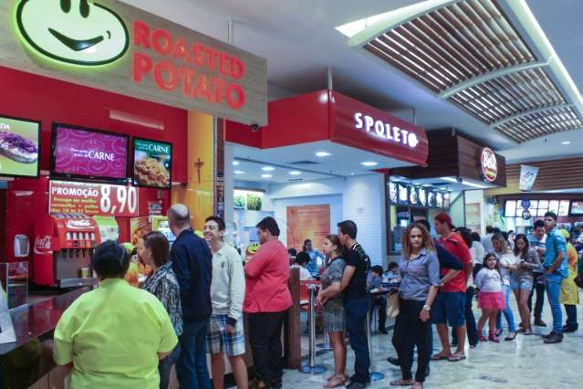 Promo&ccedil;&atilde;o de batata que dura 18 anos atrai fila todas &agrave;s quartas-feiras 