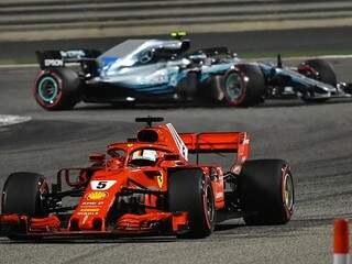 Vettel sofreu pressão no fim da prova, mas garantiu a vitória (Foto: Giuseppe CACACE/AFP)