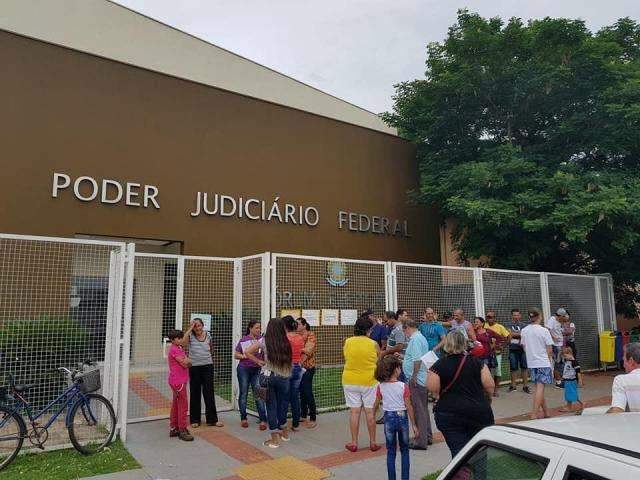 Ap&oacute;s boato sobre multa, f&oacute;rum eleitoral registra fila para cadastro biom&eacute;trico