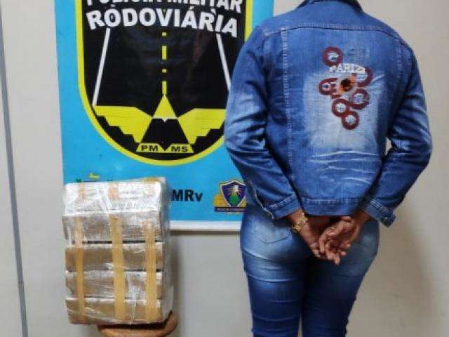 Mulher &eacute; presa na MS-164 com 24 tabletes de maconha que levaria para MT