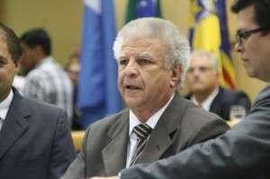 Edil Albuquerque rebate cr&iacute;ticas de Pedra e esclarece uso de terreno