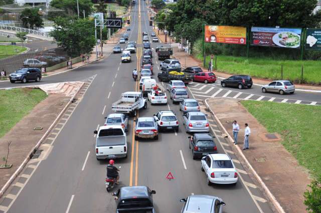  Acidentes e caminh&atilde;o quebrado tumultuam tr&acirc;nsito na Cear&aacute;