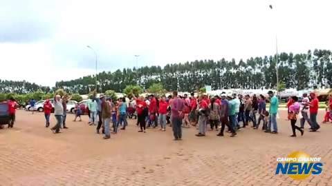 Após conversa com PM, manifestantes deixam usina cantando o Hino Nacional