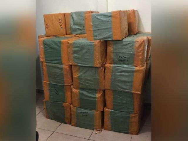 Pol&iacute;cia apreende carga com 8,5 mil rel&oacute;gios paraguaios contrabandeados