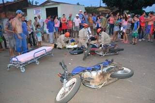 Acidente envolveu duas motos em cruzamento do bairro Buriti. (Foto: Simão Nogueira)