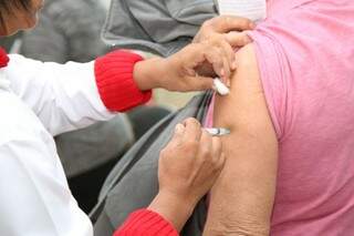 Vacinação contra gripe começou no dia 30 de abril, mas está suspensa por falta de doses (Foto: A. Frota/Divulgação)