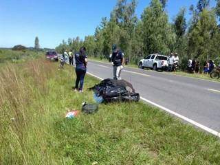 Corpo encontrado em estrada no Paraguai; quatro pessoas foram assassinadas em um dia na fronteira (Foto: ABC Color)