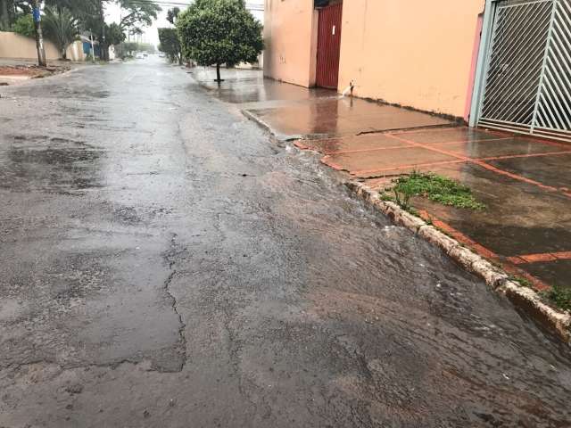 Chuva soma 24,6 mm neste s&aacute;bado e umidade do ar chega a marca de 90%