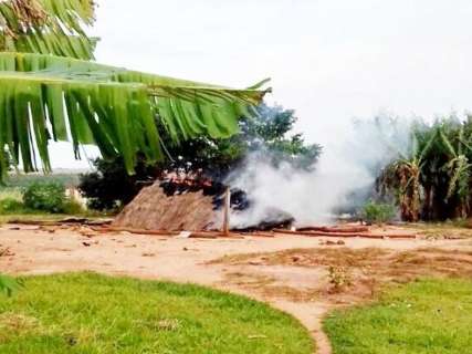 Brasileiros são acusados de queimar aldeia de índios paraguaios perto de MS