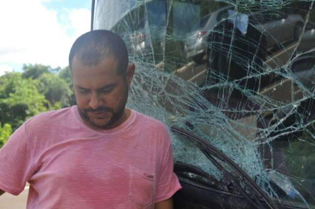 Motorista de picape volta para pegar chap&eacute;u e morre atingido por &ocirc;nibus