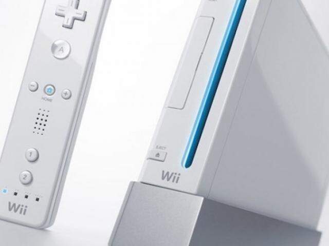 Nintendo Wii Usado Branco 2006 Com Controles + Jogos Wii Sports