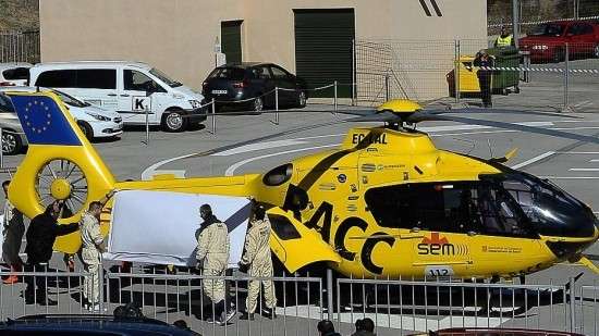 Fernando Alonso bate em muro durante treino e &eacute; socorrido por helic&oacute;ptero