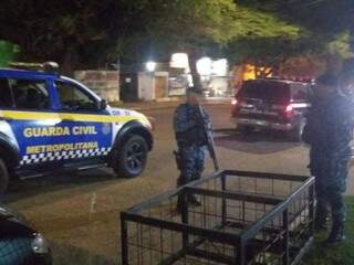 Guardas e viaturas da Polícia Civil durante o trabalho pelos bairros. (Foto: Divulgação) 