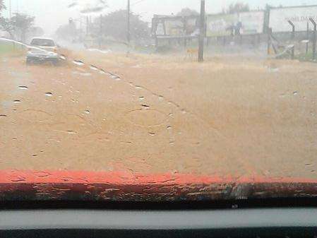 Moradores reclamam de alagamentos em tr&ecirc;s regi&otilde;es de Campo Grande