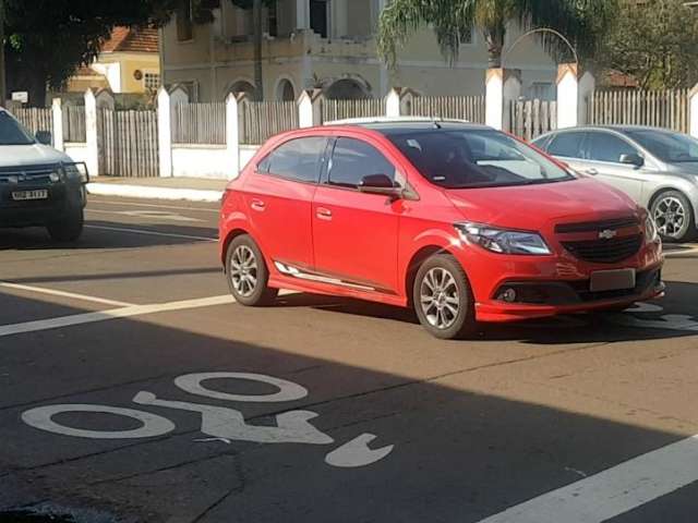 Motociclistas reclamam da acesso dif&iacute;cil &agrave; faixa exclusiva no sem&aacute;foro