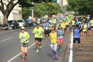 Corrida reúne 2 mil participantes na Avenida Afonso Pena (Foto: Fernando Antunes)