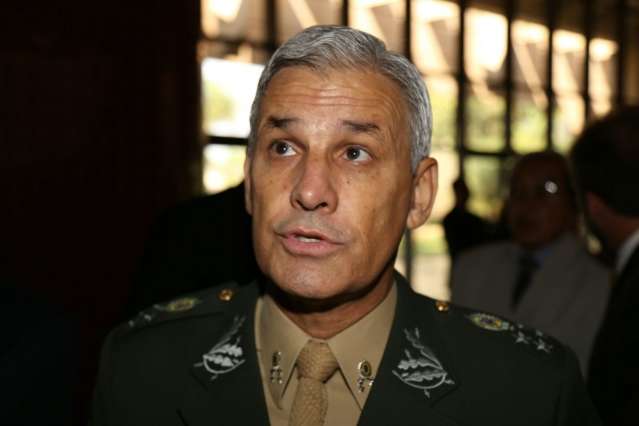 Com 800 homens, general do Ex&eacute;rcito diz que regi&atilde;o de conflito est&aacute; tranquila 