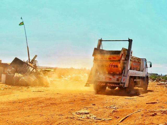 Servidor acusado de desviar material do aterro nega irregularidade