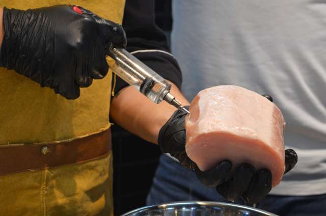 Curso de charcutaria ensina fazer embutidos e carnes defumadas de modo artesanal