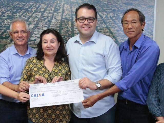 C&acirc;mara &ldquo;devolve&rdquo; R$ 4,5 milh&otilde;es para prefeitura pagar merenda e m&eacute;dicos