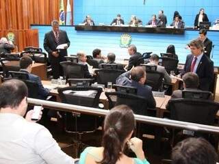 Deputados durante sessão na Assembleia (Foto: Victor Chileno/ALMS)