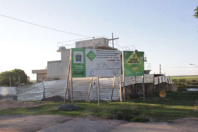 Lad&aacute;rio recebe esta&ccedil;&atilde;o de tratamento de &aacute;gua e p&otilde;e fim a depend&ecirc;ncia