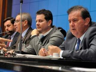 Deputados Paulo Corrêa (PSDB), Renato Câmara (MDB) e Eduardo Rocha (MDB), durante sessão (Foto: Luciana Nassar/ALMS)
