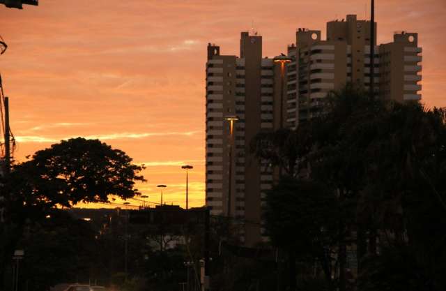 Quarta-feira amanhece com c&eacute;u nublado e previs&atilde;o &eacute; de pancadas de chuva em MS