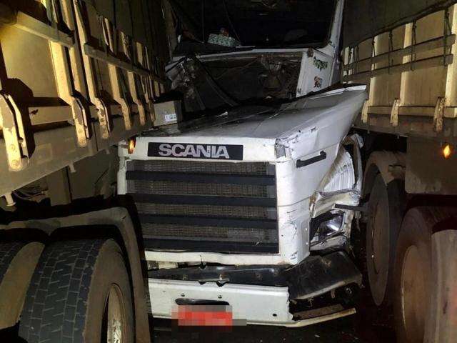 Acidente que envolveu tr&ecirc;s carretas na MS-276 formou 15 km de congestionamento