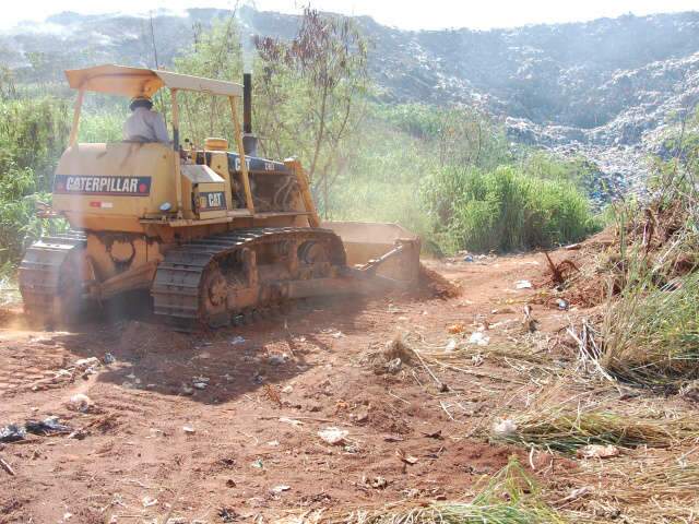  Guarda Municipal faz seguran&ccedil;a do lix&atilde;o onde menino de 9 anos morreu