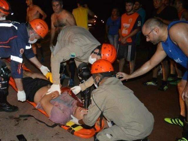 Estudante morre ap&oacute;s bater moto na lateral de caminhonete em rodovia