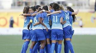 As meninas do Brasil golearam a Colômbia por 4 a 0 e conquistaram mais uma medalha de ouro Foto: Divulgação Rafael Ribeiro / CBF)