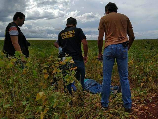 Albergado &eacute; morto com sete tiros de pistola em lavoura de soja