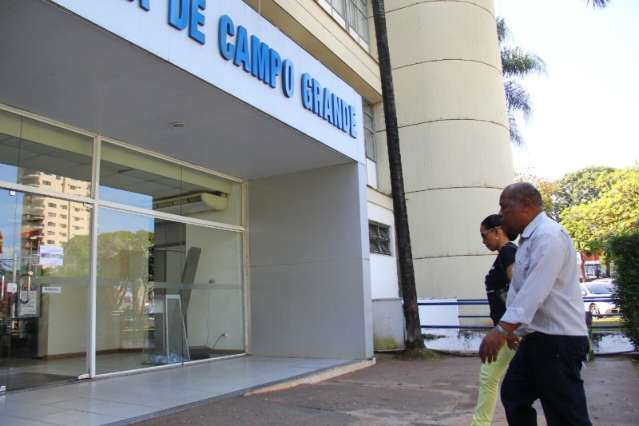 Olarte recebe professores e vereadores ap&oacute;s quase 60 dias de greve