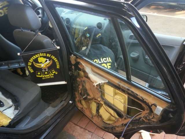 DOF apreende 400 quilos de maconha em carro roubado  