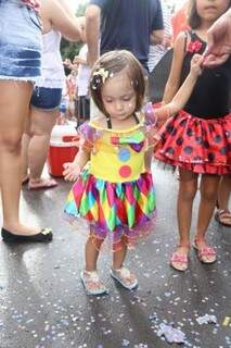 Raquel, de palhacinha, em seu primeiro Carnaval. (Foto: Fernando Antunes)