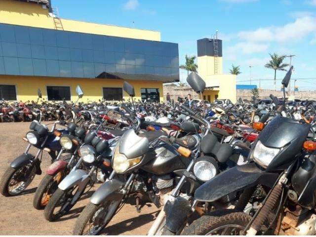 Detran abre leil&atilde;o de 138 motos e tr&ecirc;s carros conservados 