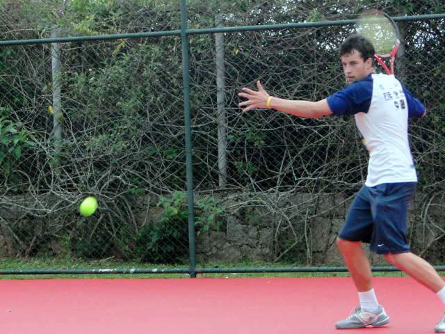  Campo-grandense enfrenta equatoriano em torneio internacional de t&ecirc;nis em SC